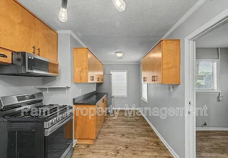 212 W 58th St — Photo 12