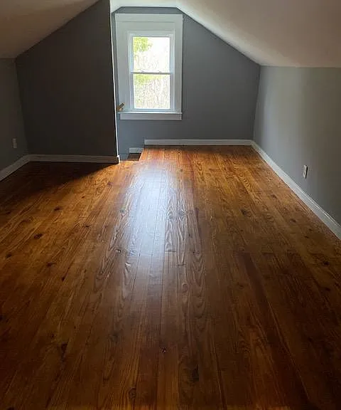 Upstairs bedroom/bonus room