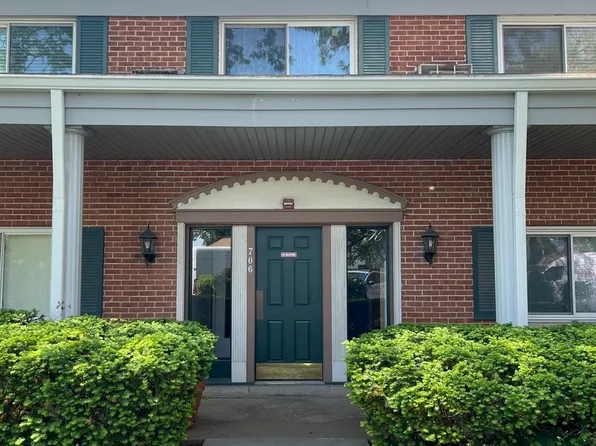 706 E Algonquin Rd Unit 204, Arlington Heights, IL 60005