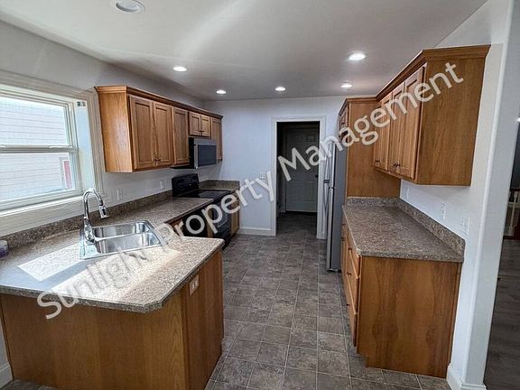 4th image of 1003 Duval Dr