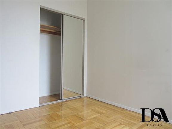 5th image of 2849 33rd St APT 4A