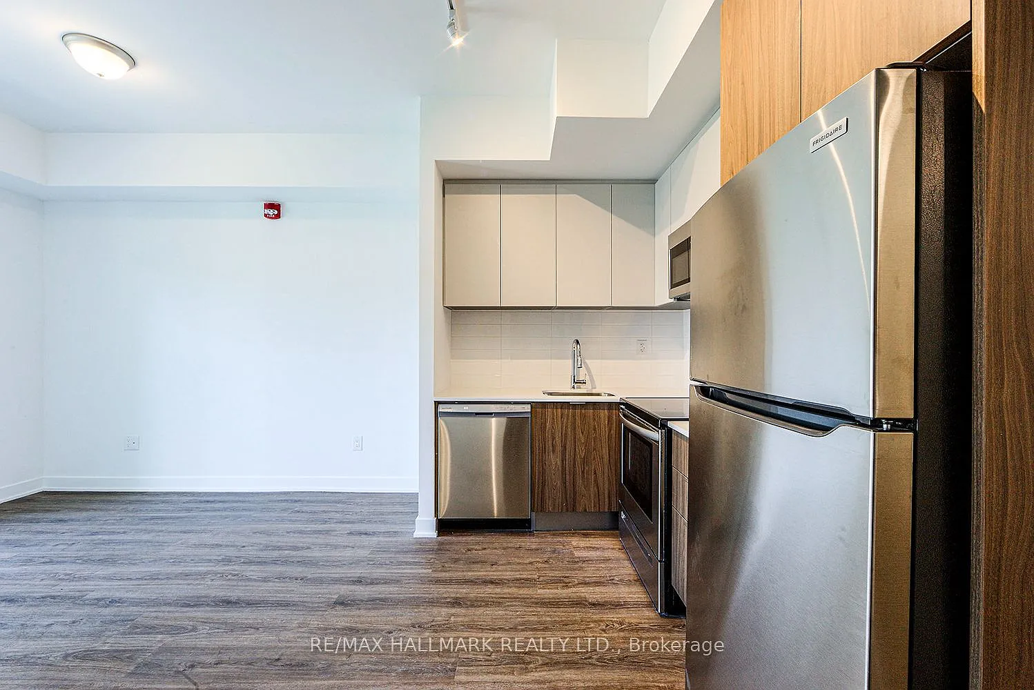 3 bed, $2,990 — Photo 4