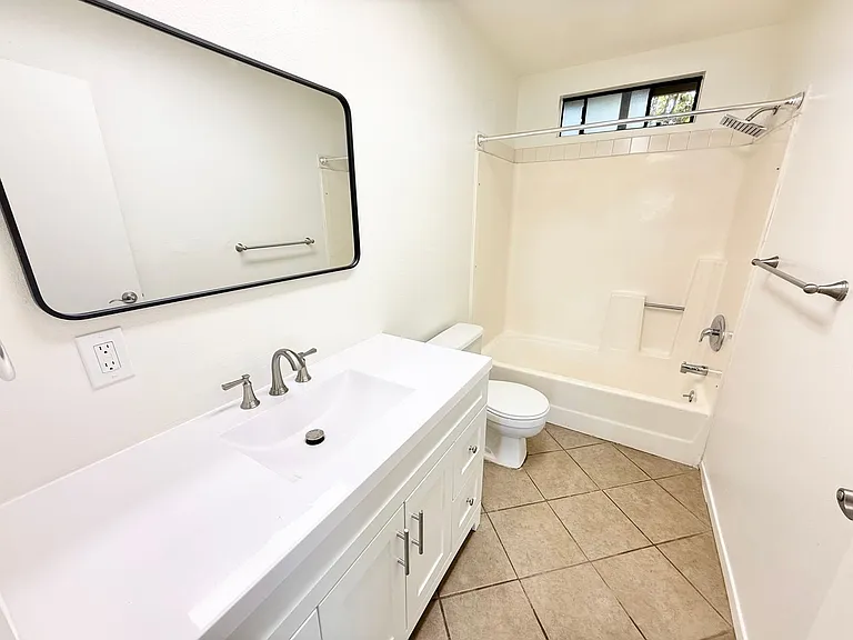 385 Loma — Photo 12