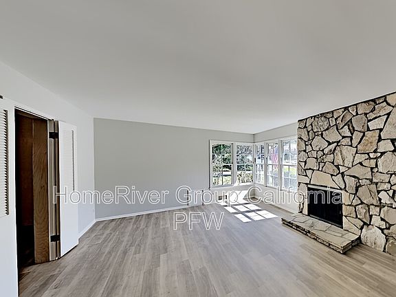 4th image of 2431 Sleepy Hollow Dr