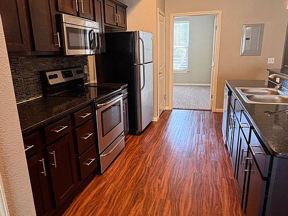 3rd image of 1200 W Walnut St #B202