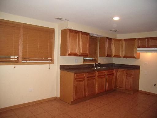 4th image of 14924 Blaine Ave