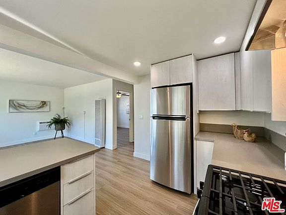 5th image of 626 N Kingsley Dr #1A