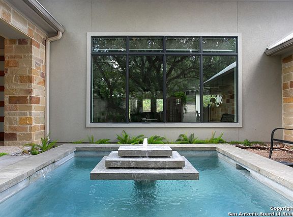 4th image of 6 Oak Hill Pl