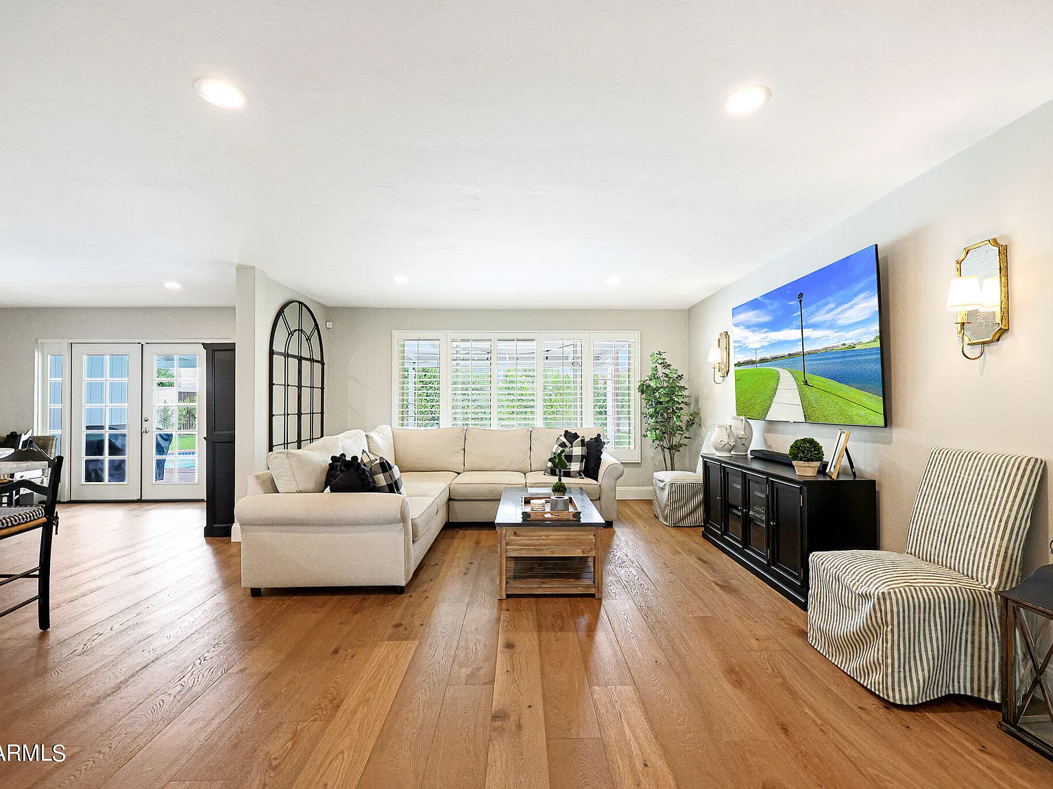 3 bed, 2.0 bath, 1996 sqft, $6,200 — Photo 3