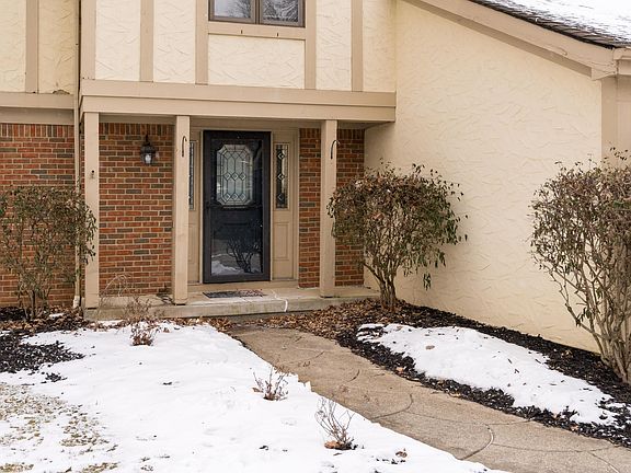 4th image of 207 Woodedge Cir W
