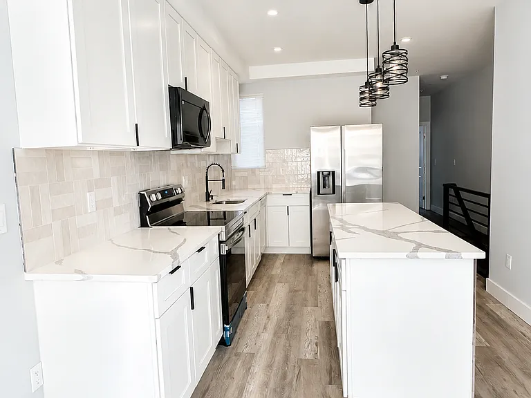 1533 N Lawrence St #1 — Photo 9