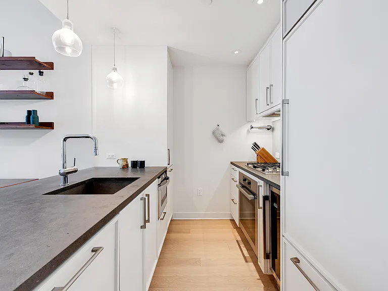 160 E 22nd St #6B — Photo 4
