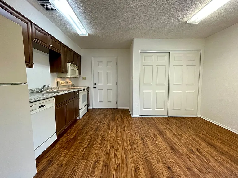 3728 County Line Rd — Photo 8