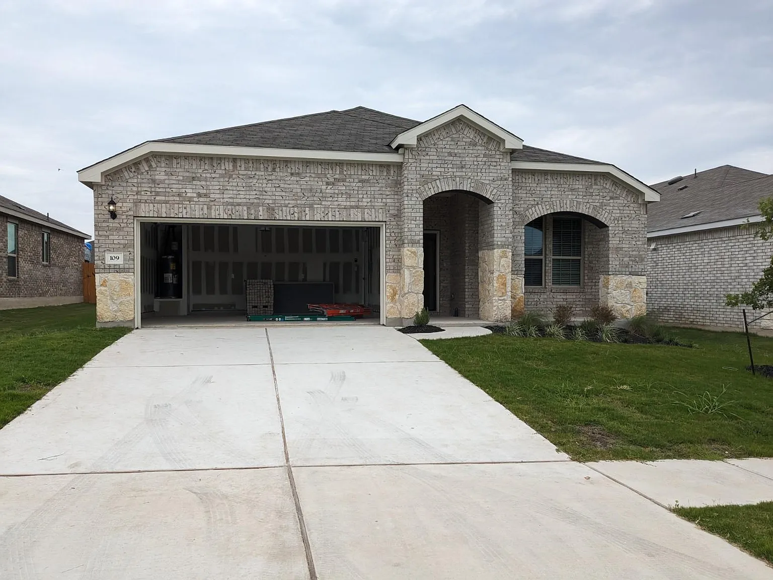 3 bed, 1743 sqft, $2,100 — Photo 2
