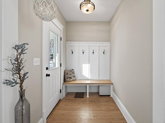 5th image of 306 N Division St