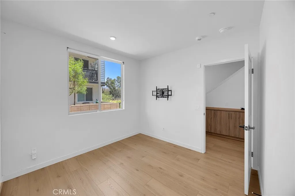 4 bed, 3.5 bath, 1904 sqft, $5,350 — Photo 4