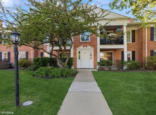 520 Shorely Dr APT 103, Barrington, IL 60010