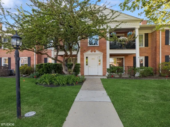 520 Shorely Dr APT 103, Barrington, IL 60010