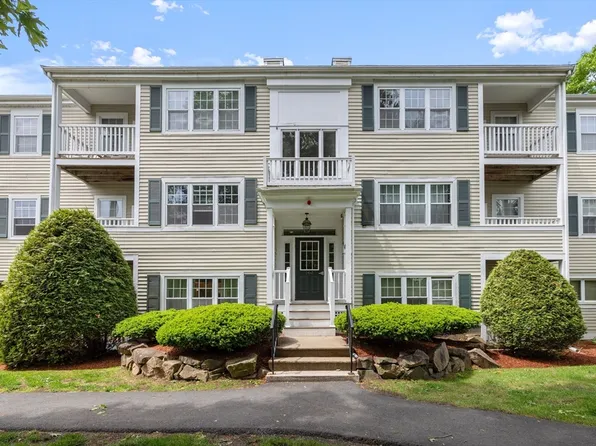 700 Brookside Dr #J, Andover, MA 01810
