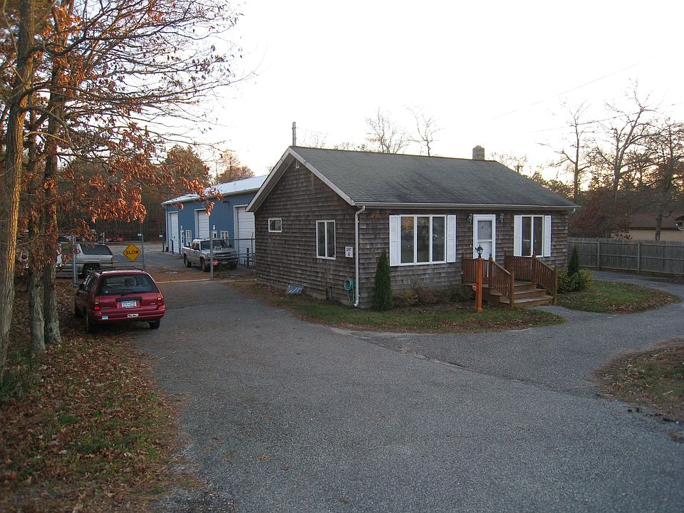 2nd image of 189 W Montauk Hwy