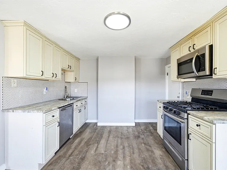 29-31 Auburn St #1R — Photo 4