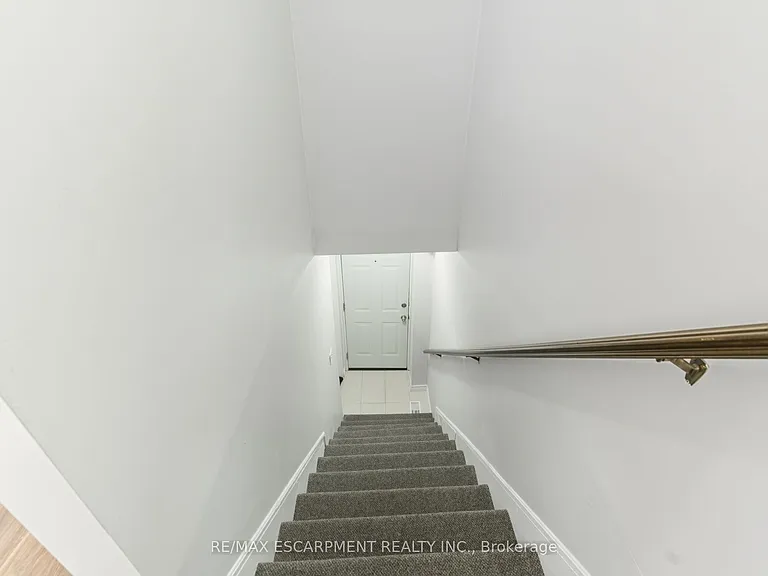 2 Windsor St #2 — Photo 14