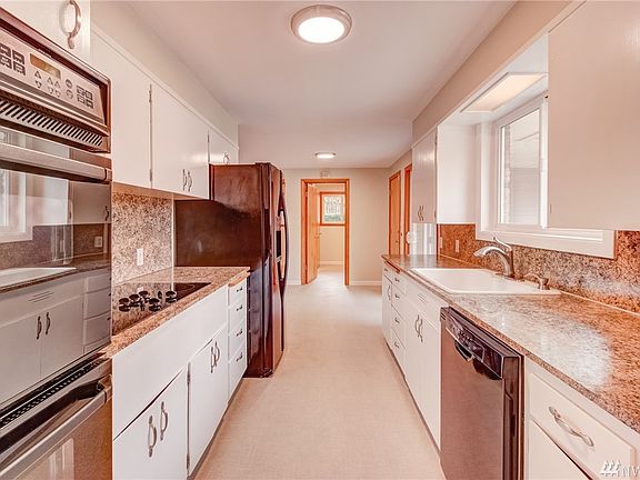 5th image of 12632 Avenue Dubois SW