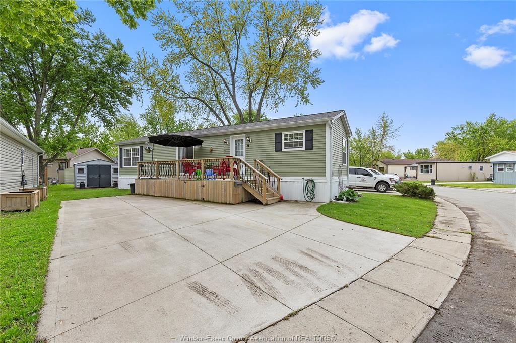191 Steven Ct, Essex, ON - View 2