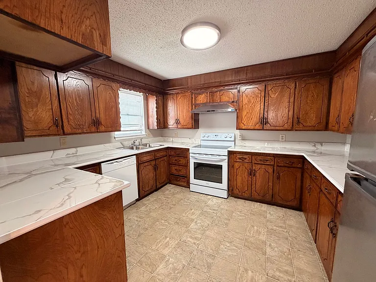 920 N Fargo Ave — Photo 22