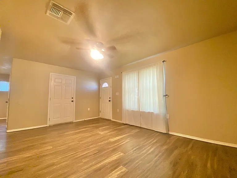 1512 E Ursuline St #2 — Photo 2