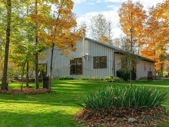 32527 183rd St, Isle, MN 56342