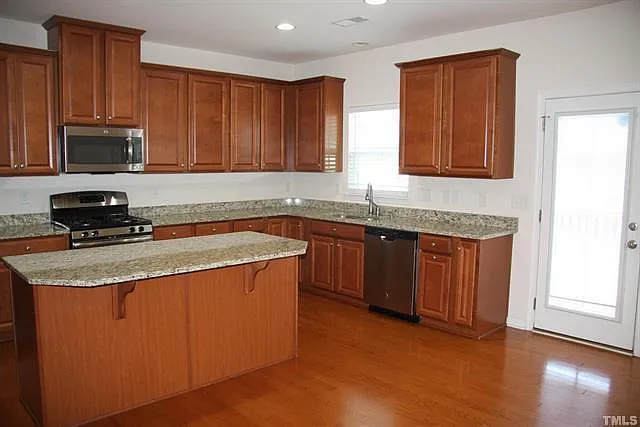 1012 Semora Ln — Photo 6