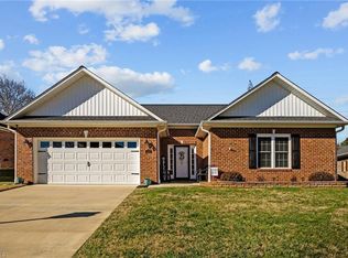 204 New Hampshire Ct, Mocksville, NC 27028