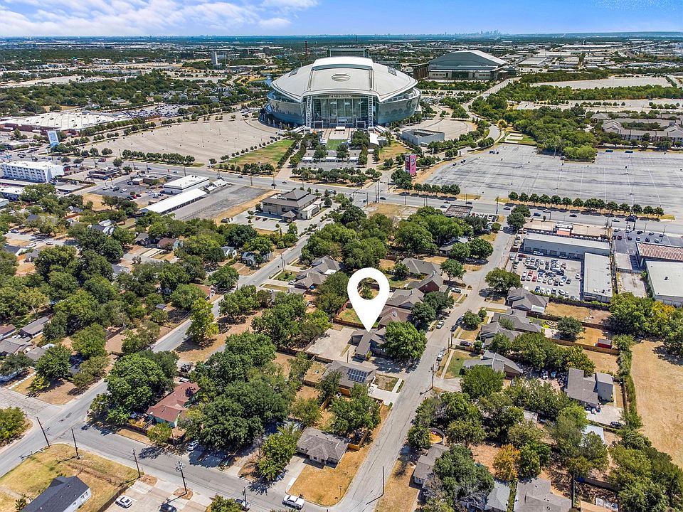 Walking distance to AT&T Stadium.