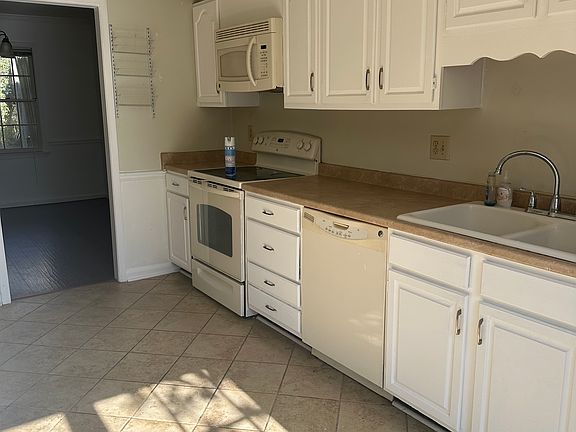 4th image of 507 Salem Woods Dr SE