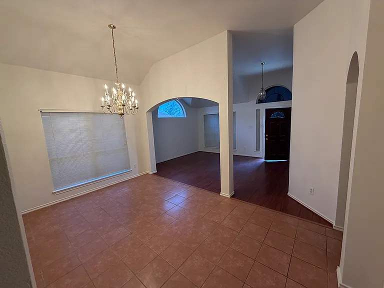 1005 Chelsea Dr — Photo 7
