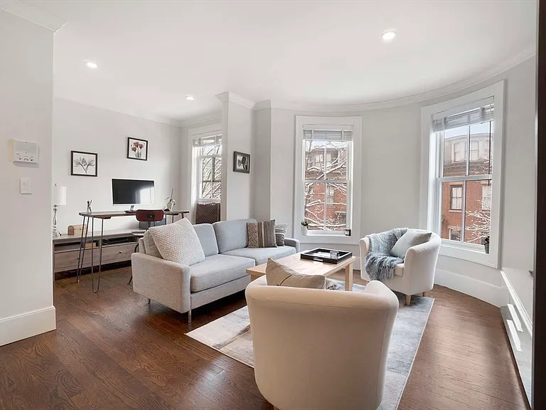 158 W Newton St #2 — Photo 1