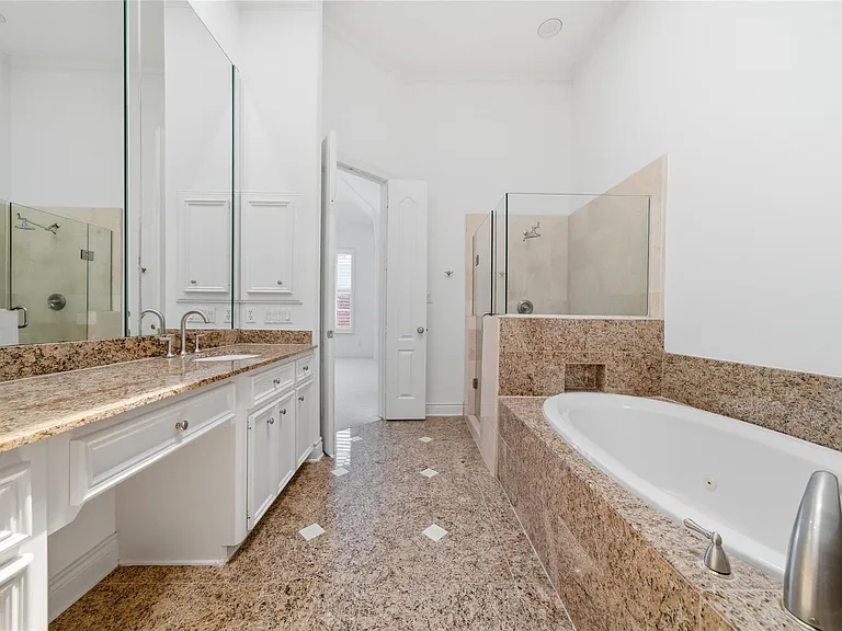 1329 Hyde Park Blvd — Photo 24