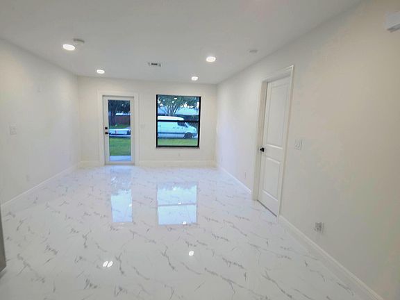 4th image of 8001 Hibiscus Road
