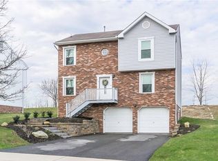 415 Skylark Dr, Coraopolis, PA 15108