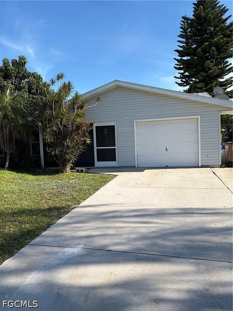 3 bed, 2.0 bath, 2363 sqft, $1,800 — Photo 1