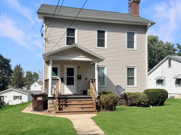 526 E Jefferson St, Freeport, IL 61032