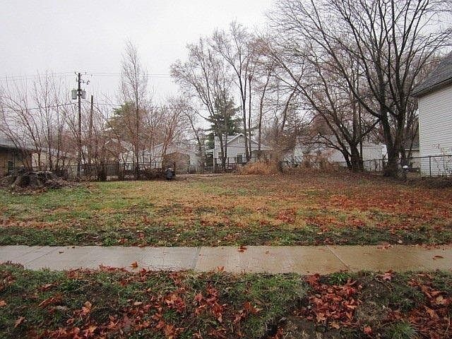 2nd image of 2153 Renfro St