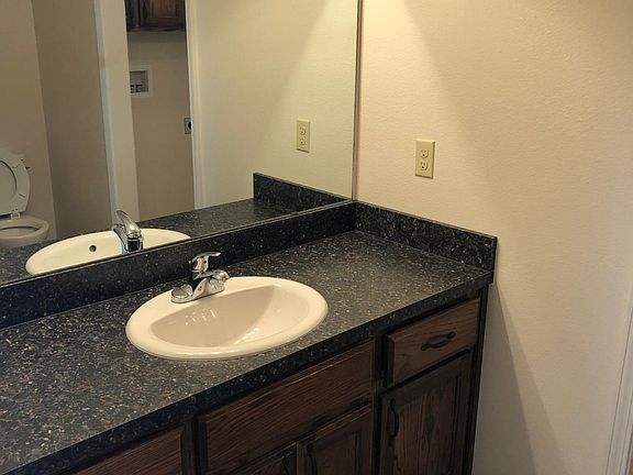 5th image of 255 Ashley Dr