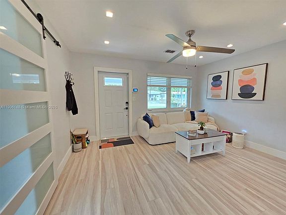3rd image of 250 NE 42nd St #250