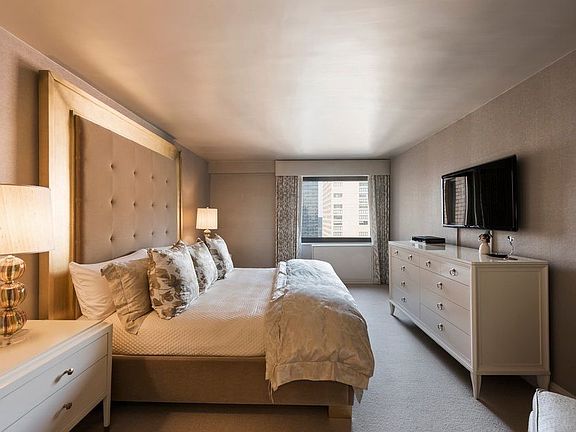 5th image of 5 W 65th St #28E