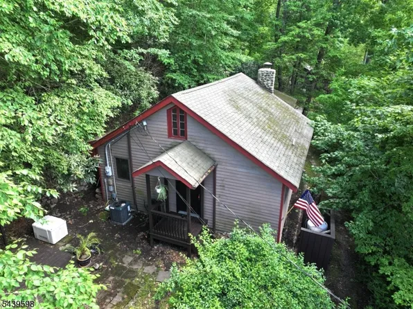 35 E Shore Trl, Sandyston Twp., NJ 07826