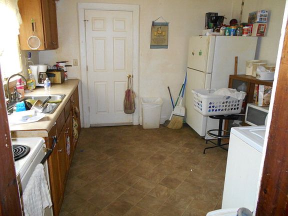 5th image of 1010 Welborn Ave
