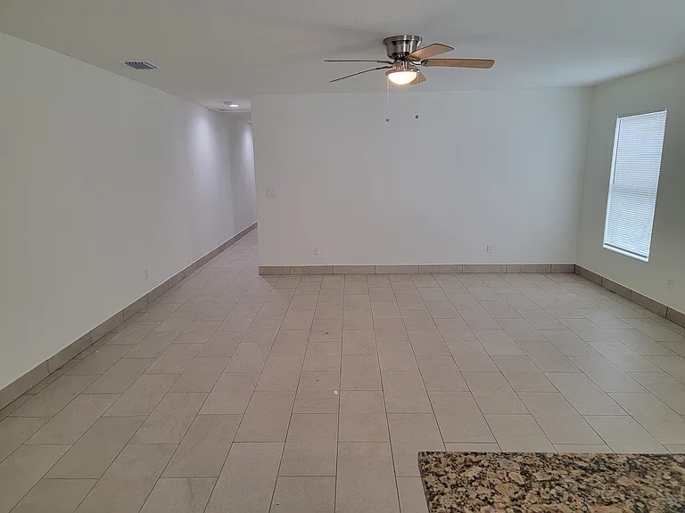 3237 SE Iris St — Photo 4