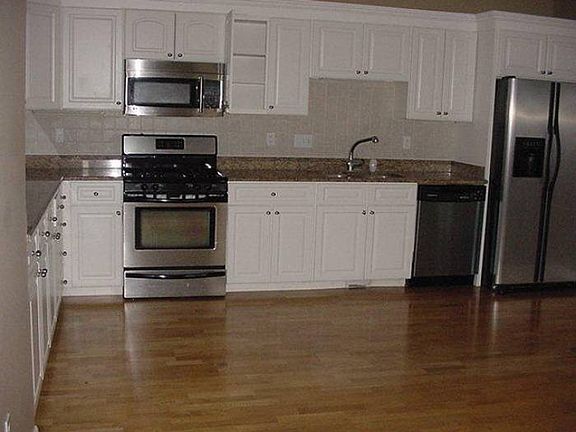 Kitchen w/SS appliances